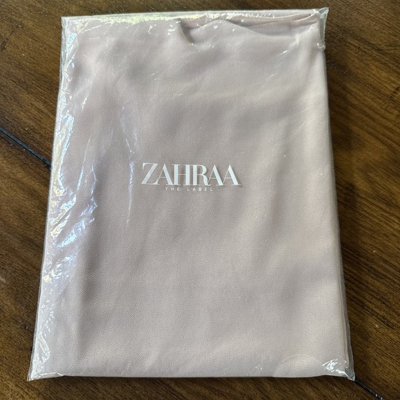 NEW Basic Luxe Chiffon Hijab Medina from ZAHRAA - Picture 1 of 4